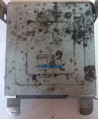 Mazda 323 Engine control unit/module E2t86886m