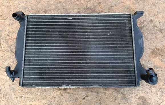 Audi A4 S4 B7 8E 8H Coolant radiator