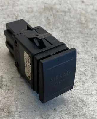 Passenger airbag on/off switch