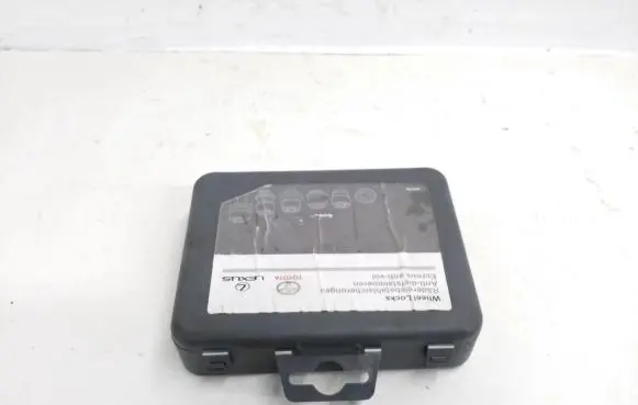 Toyota Hilux (AN120, AN130) Nuts/bolts 
