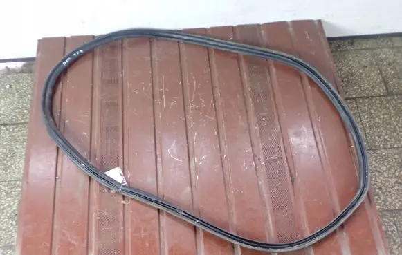 Renault Clio V Trunk rubber seal (body) 