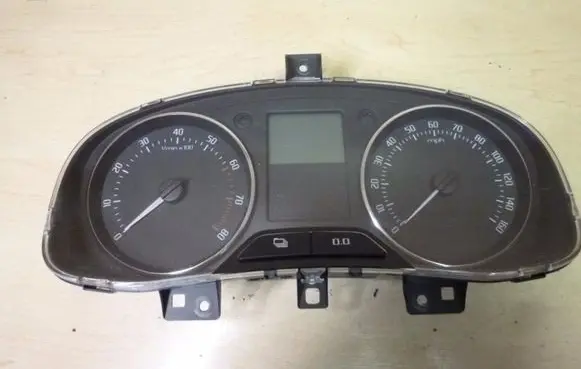 Skoda Fabia Mk2 (5J) Speedometer (instrument cluster) 5J0920911E B323
