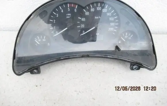 Opel Corsa C Speedometer (instrument cluster) 110008988026 0272016 13173347W