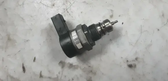 Audi A4 S4 B8 8K Fuel pressure regulator 057130764AB
