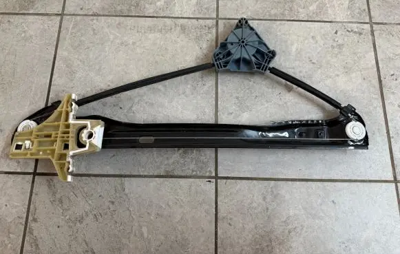 Volkswagen Amarok Rear window lifting mechanism without motor 121397