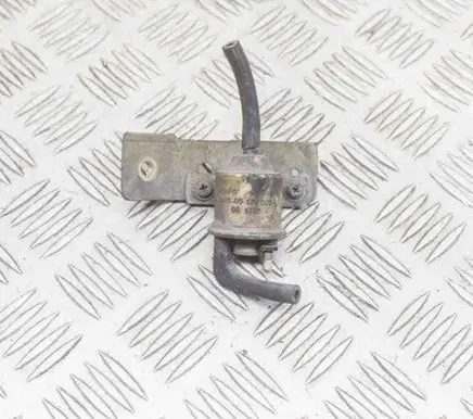 Engine mount vacuum valve