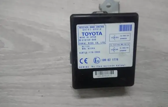 Toyota Corolla Verso E121 Door control unit/module 897410F010 61B168000