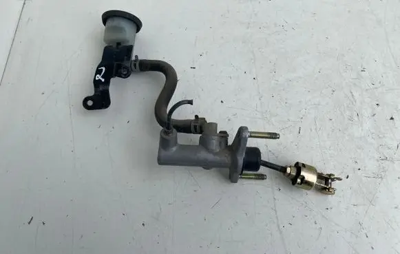 Toyota Avensis T220 Clutch master cylinder