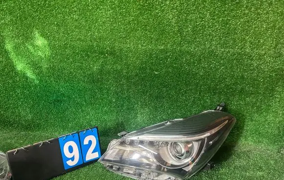 Toyota Yaris Headlight/headlamp