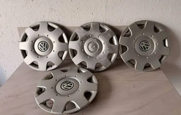Volkswagen Golf VI R16 wheel hub/cap/trim 1C0601147D 1T0601147C