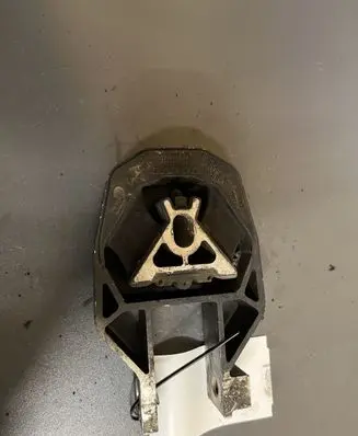 Volvo V40 Engine mount bracket 31330017 31359891 532D69