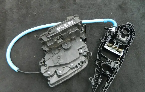 BMW 2 F45 Rear door lock 7281944