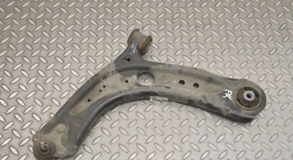 Volkswagen Golf VII Front lower control arm/wishbone