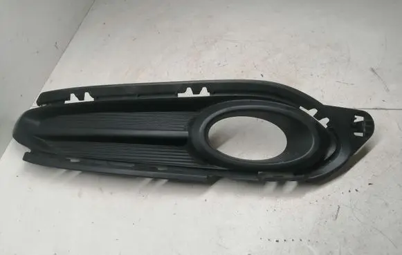 Honda HR-V Front fog light trim/grill 71106T7JH000