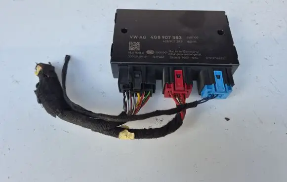 Audi A6 S6 C7 4G Tow bar trailer control unit/module 4G8907383