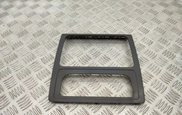 Radio/GPS head unit trim