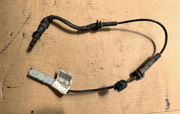 Peugeot 3008 II ABS brake wheel speed sensor 9825606280