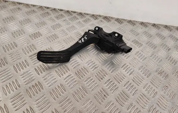 Volvo XC60 Accelerator throttle pedal 31329060