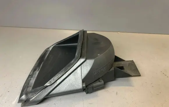 BMW 7 E38 Third/center stoplight 63258352788 8352788