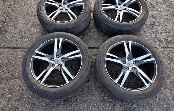 Volvo XC40 R19 alloy rim 