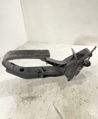 Mercedes-Benz E W211 Accelerator throttle pedal A2113000404