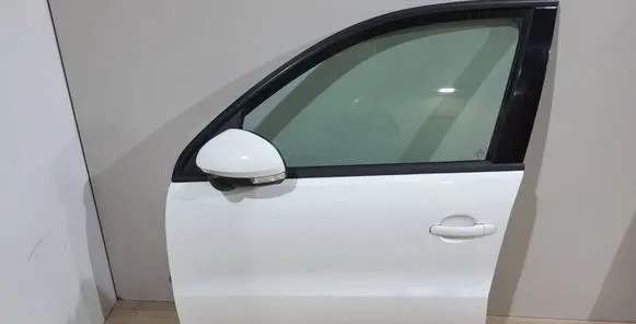 Volkswagen Tiguan Front door