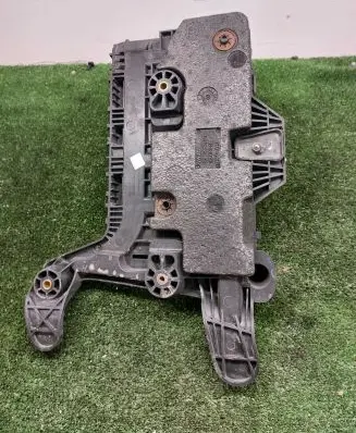 Volkswagen PASSAT B7 Battery tray 1K0915325B