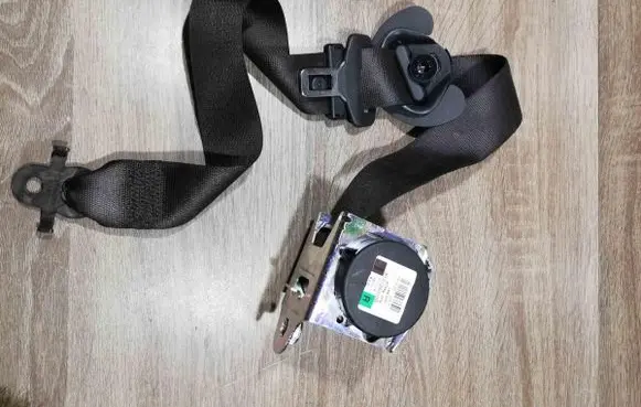 BMW 5 F10 F11 Front seatbelt 610126200B 111019