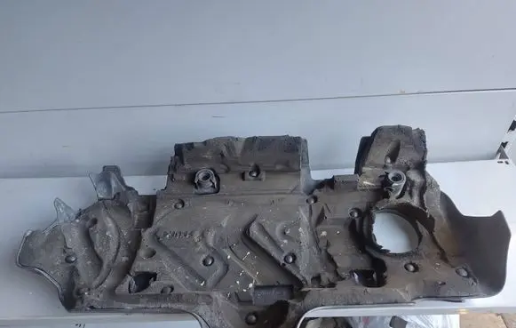 Volvo V70 Engine cover (trim) 08653495