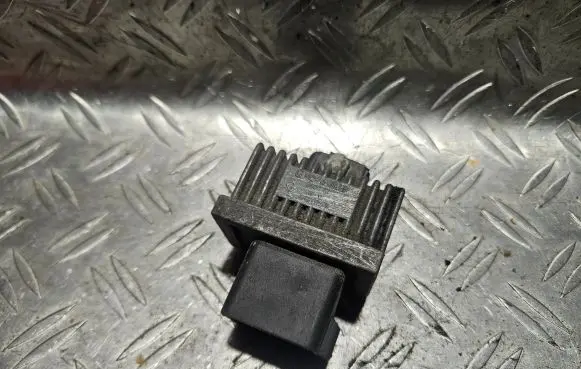 Renault Scenic I Glow plug pre-heat relay 7700115078