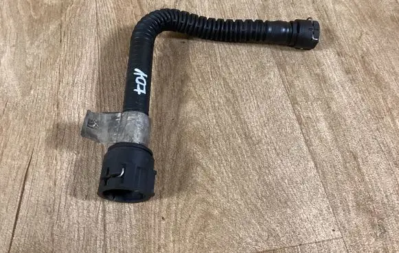 Engine coolant pipe/hose