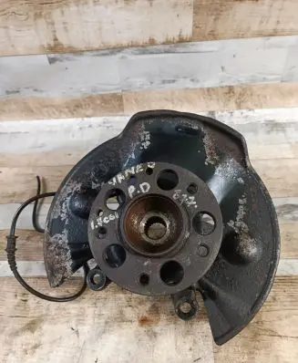 Mercedes-Benz Vaneo W414 Front wheel hub