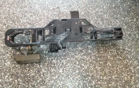 Front door exterior handle/bracket