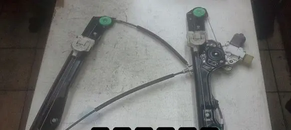 BMW 1 E81 E87 Front door window regulator with motor 