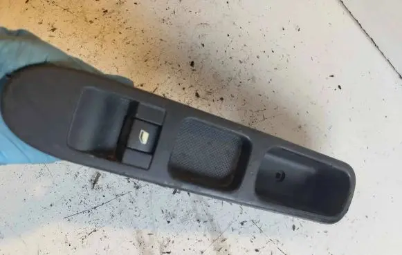 Peugeot 207 CC Electric window control switch