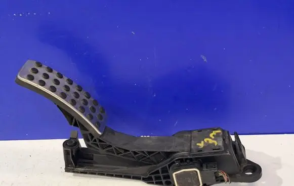 Mercedes-Benz ML W164 Accelerator throttle pedal A1643000104