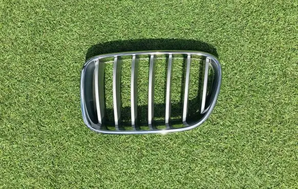 BMW X3 F25 Front bumper upper radiator grill 51117210725
