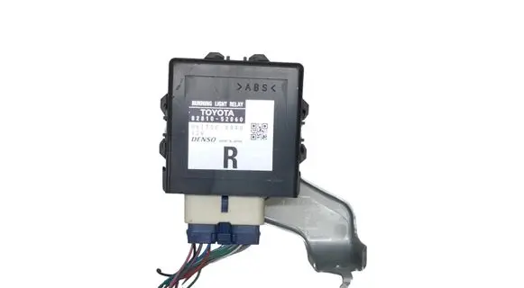 Toyota Urban Cruiser (XP110) Light relay 8281052060 0617005040