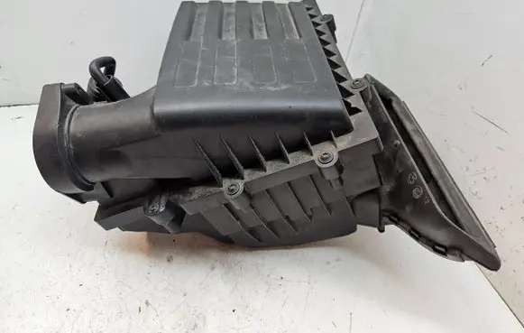 Volkswagen Touran III Air filter box 5Q0129607S
