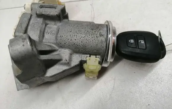 Toyota RAV 4 (XA40) Ignition lock 8978242020 6255040001 05258140