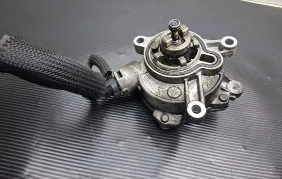 Volvo V60 Vacuum pump 31375107