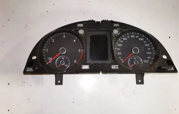 Volkswagen PASSAT CC Speedometer (instrument cluster) 3C8920970S