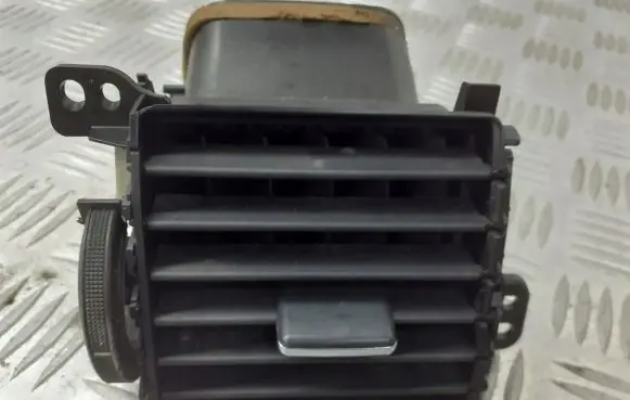 Toyota Auris 150 Dashboard side air vent grill/cover trim