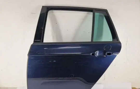 Volkswagen Golf Sportsvan Rear door 