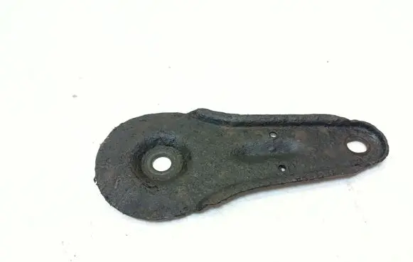 Mitsubishi 3000 GT Engine mounting bracket 