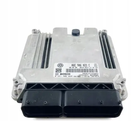 Volkswagen Touareg II Engine control unit/module 06E906023C 0261S07100