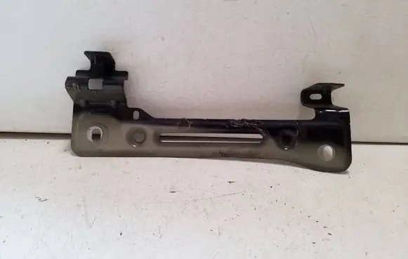Audi Q7 4M Fender mounting bracket 4M0821431