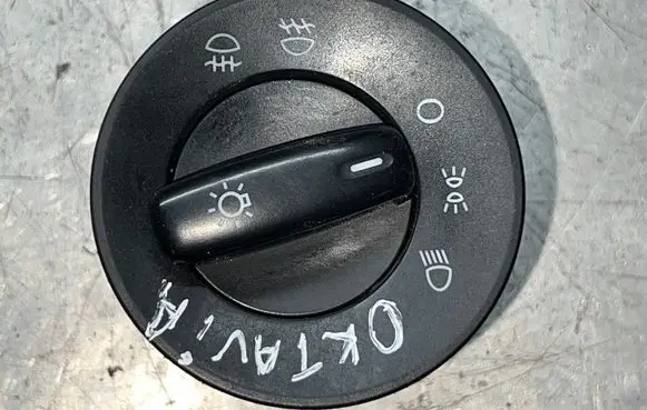Skoda Octavia Mk2 (1Z) Light switch 6S06000T