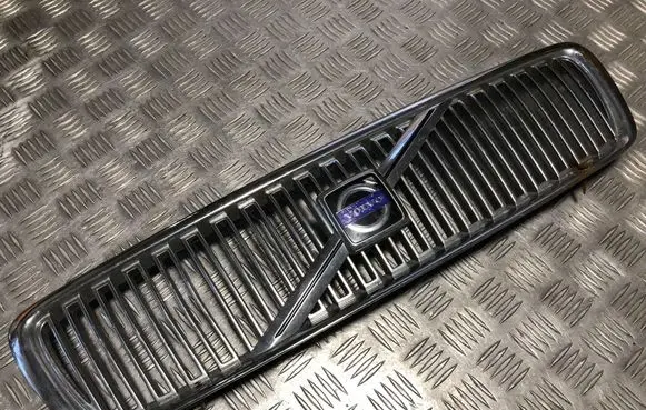 Front bumper upper radiator grill