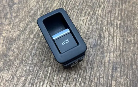 Tailgate opening switch